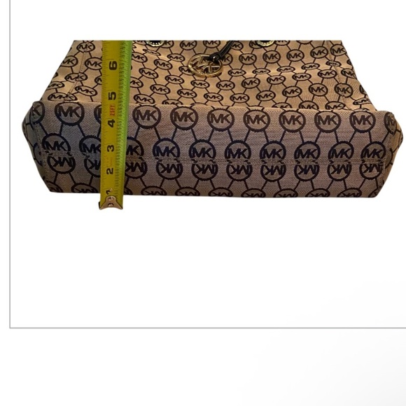 Michael Kors Jet Set North South Monogram Tote - Beige & Black - Picture 8 of 8